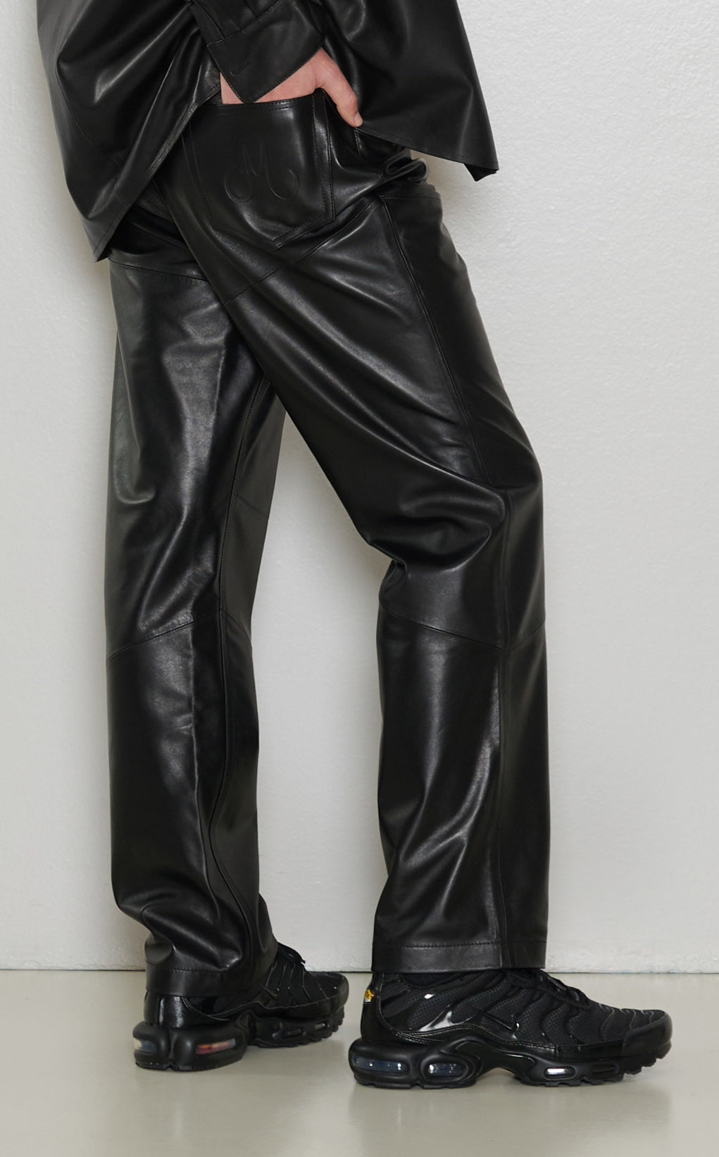 Pantalon en cuir coupe droite - Pre-order
